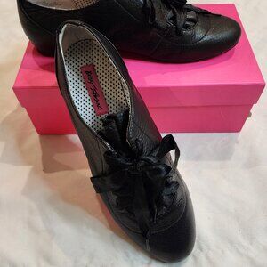 Betsey Johnson | Drrew Lace Up Leather Flats